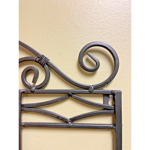 Vintage Brown Wrought Iron Wall Mounted Metal Clothes/Hat/Jacket Rack, 23"L - Picture 3 of 3